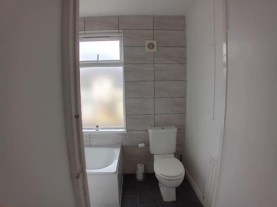 Large Family Home Central Location 3 Double Bedrooms And 1 Single Bedroom Кардіфф Екстер'єр фото