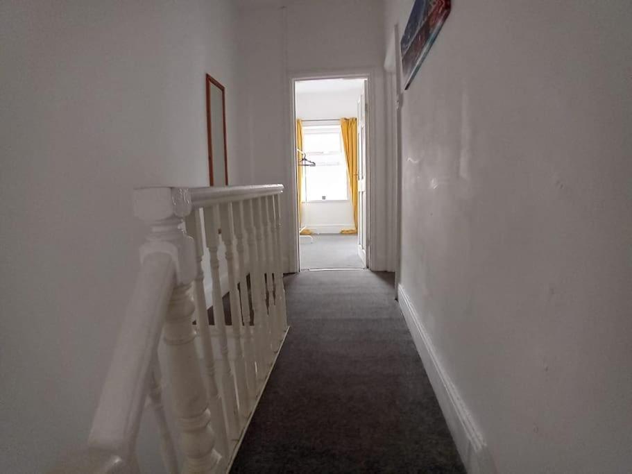 Large Family Home Central Location 3 Double Bedrooms And 1 Single Bedroom Кардіфф Екстер'єр фото