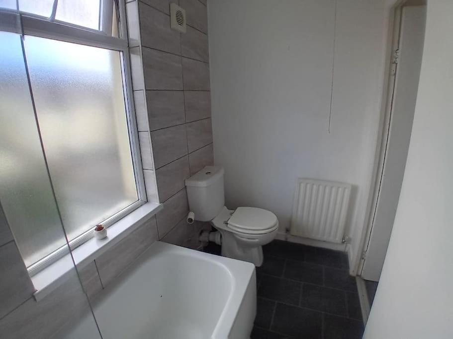 Large Family Home Central Location 3 Double Bedrooms And 1 Single Bedroom Кардіфф Екстер'єр фото