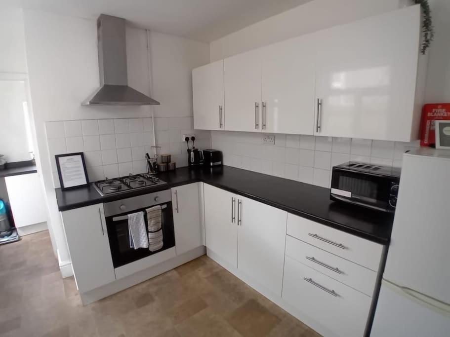 Large Family Home Central Location 3 Double Bedrooms And 1 Single Bedroom Кардіфф Екстер'єр фото