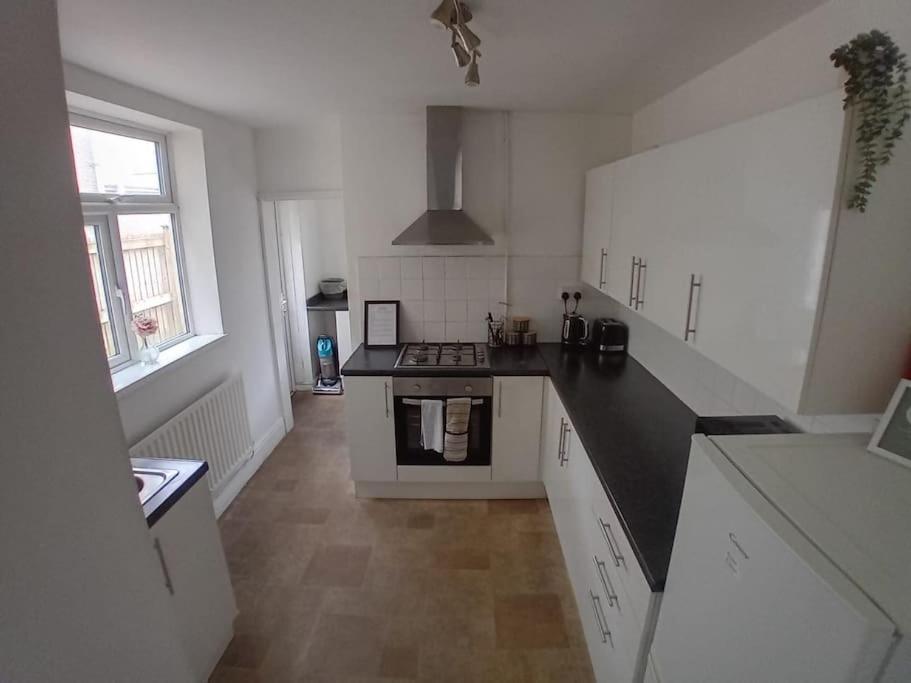 Large Family Home Central Location 3 Double Bedrooms And 1 Single Bedroom Кардіфф Екстер'єр фото